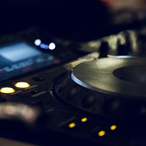 动漫精品中文无码
